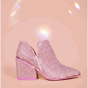 Le Tigre Dynamite - Maxie’s World (comes in box)